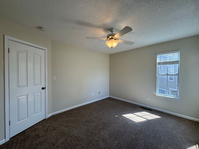 Building Photo - Welcome to this beautifully renovated detached condo!