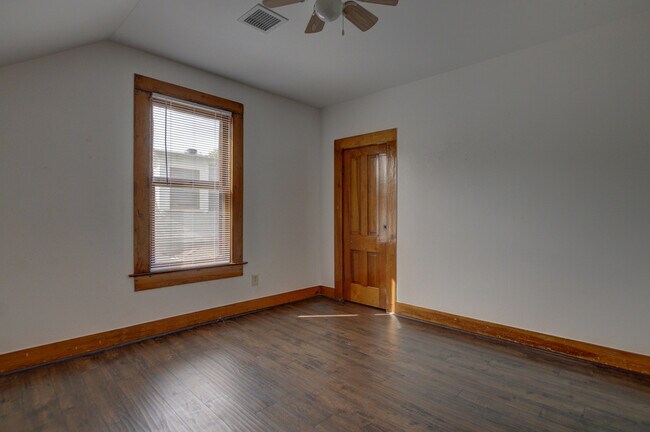 Building Photo - 114 N Willow St