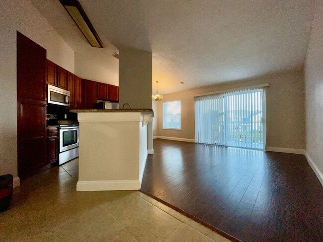 Building Photo - Dockside 2 bed/ 2 bath with Scenic Balcony