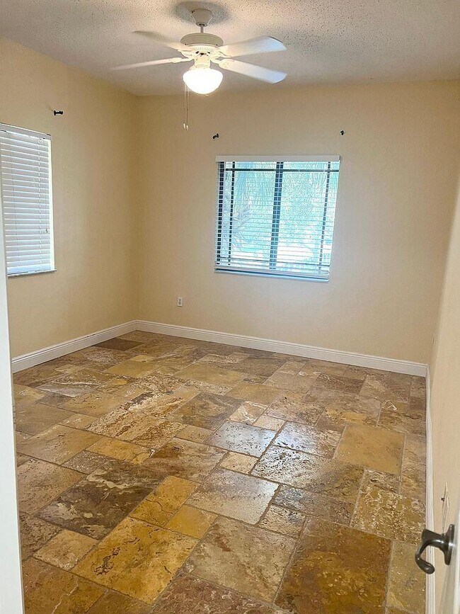 Building Photo - 3021 Alcazar Pl