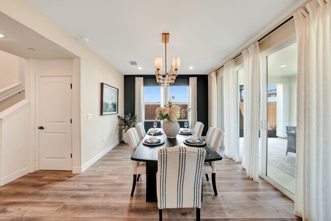 Building Photo - 2133 W Cardinal Ave