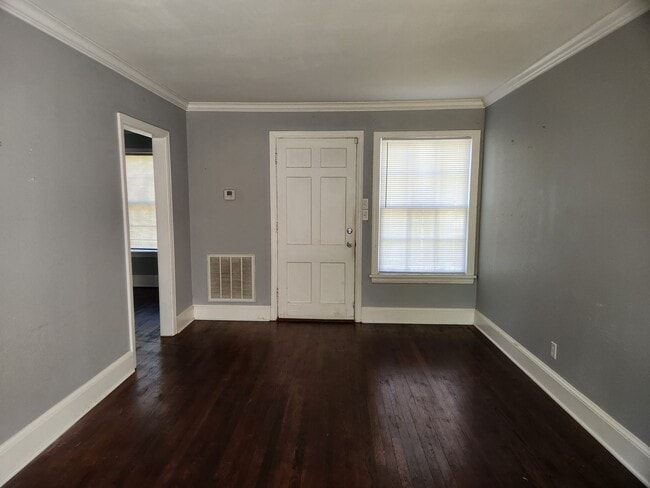 Building Photo - 215 E Washington St