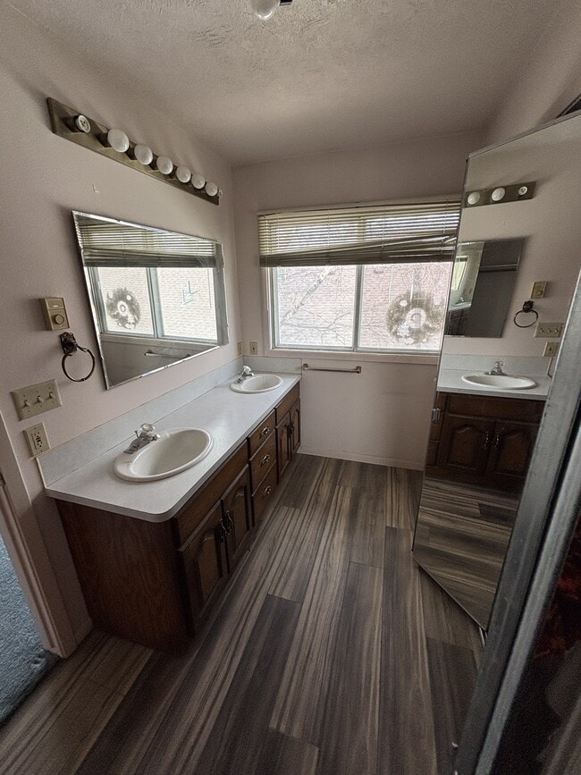 Building Photo - 187 E 5th St