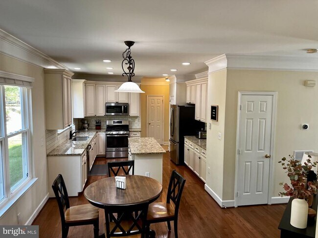 Building Photo - 46812 Backwater Dr