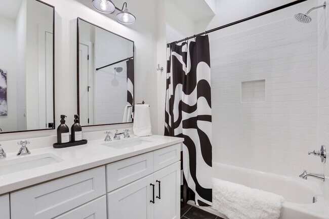 Building Photo - Upscale Palmyra Terrace Townhome! Fully Fu...