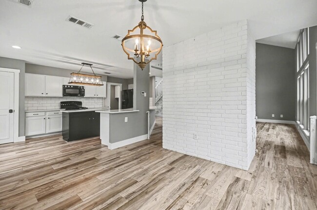 Building Photo - 522 Crestwood Dr