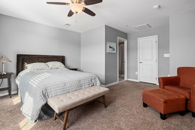 Building Photo - Luxury 3-Bed, 4-Bath Townhouse with Modern...