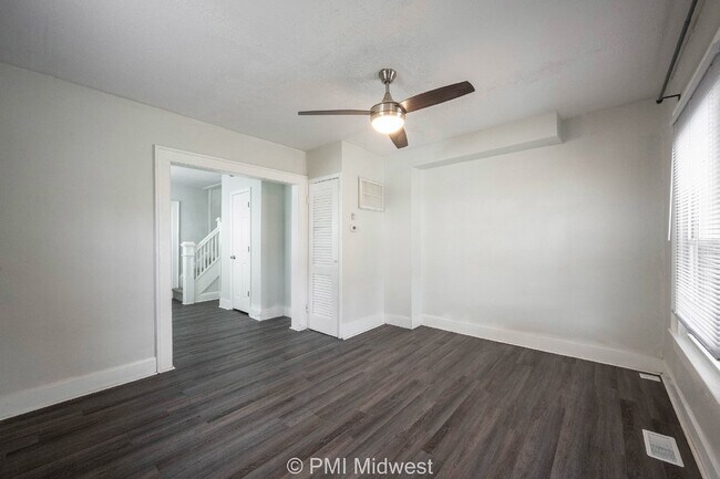Building Photo - Charming 2-Bed, 2-Bath Duplex in Indianapolis