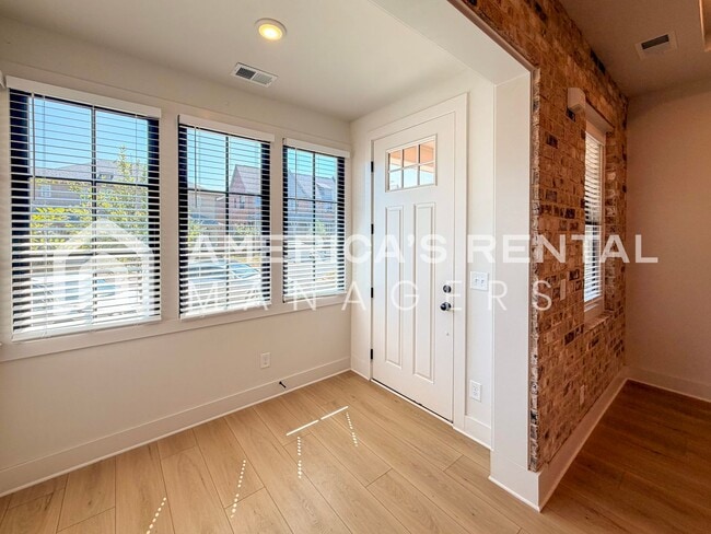 Building Photo - 1108 Windsor Sq