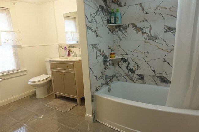 Building Photo - 304 Massachusetts Ave