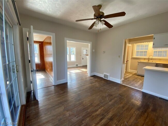 Building Photo - 623 Doris Ave