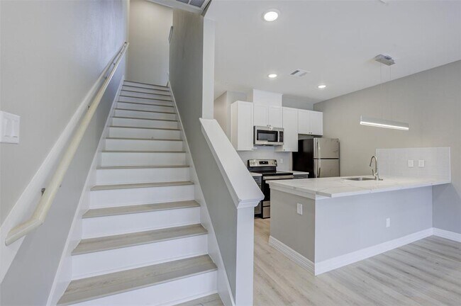 Building Photo - 5262 Ella Blvd