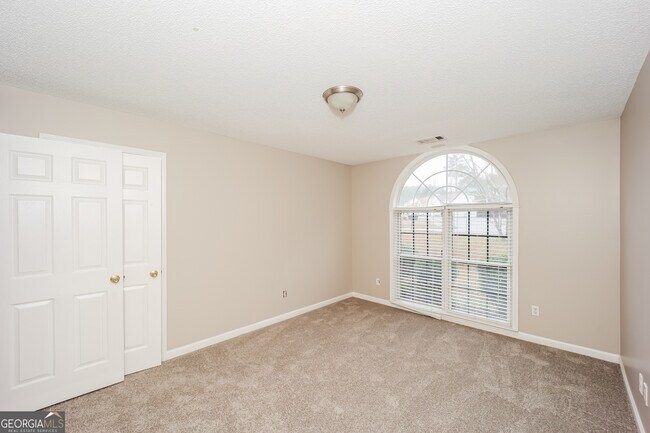 Building Photo - 425 Buffington Dr