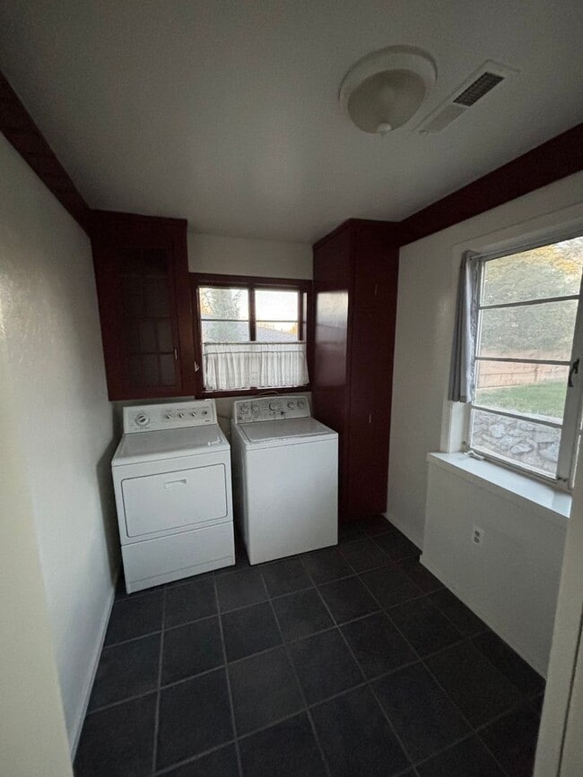 Building Photo - House: 2 Bedroom / 1 Bathroom - Auburn (COMING SOON!!)
