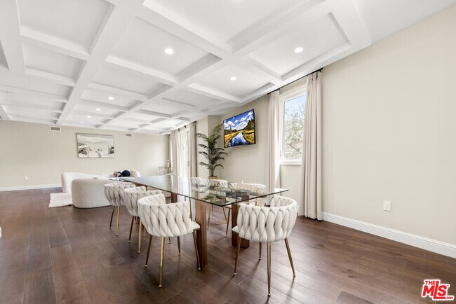 Building Photo - 1825 Pandora Ave