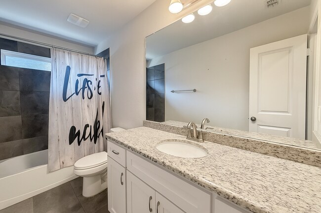 Building Photo - Charming 3-Bedroom Single-Story Home with ...