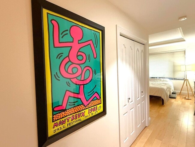 Building Photo - Elegant Back Bay Living in Full-Service La...