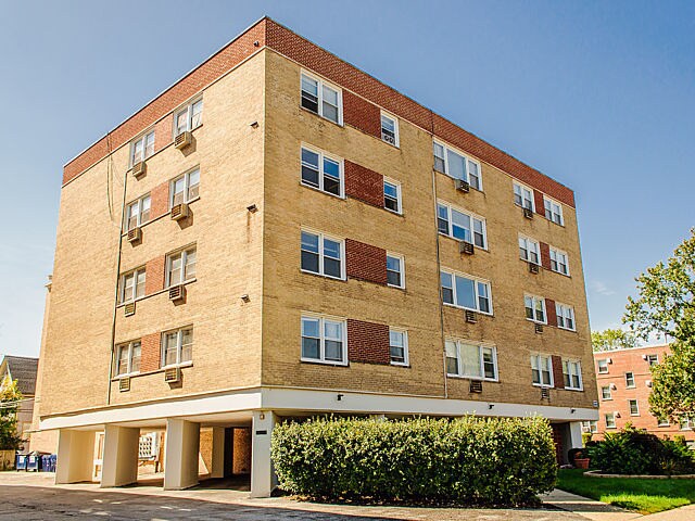 Primary Photo - 445 Sherman Ave