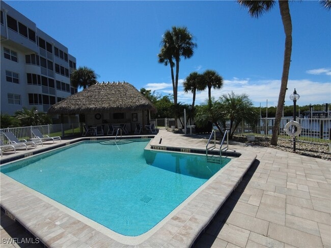 Building Photo - 12945 Vanderbilt Dr