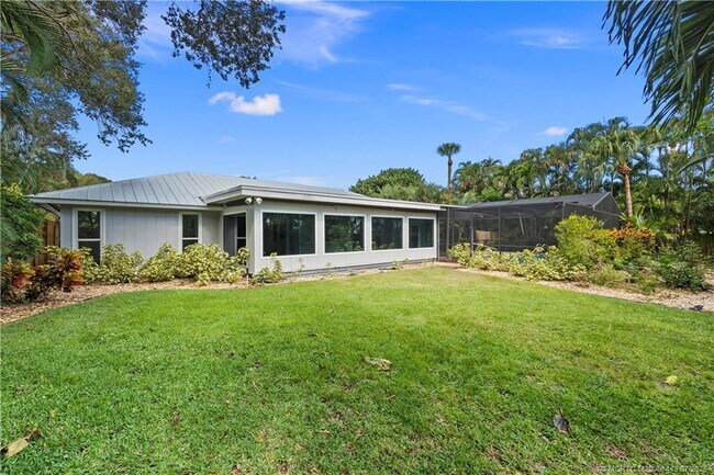 Building Photo - 7 Riverview Dr