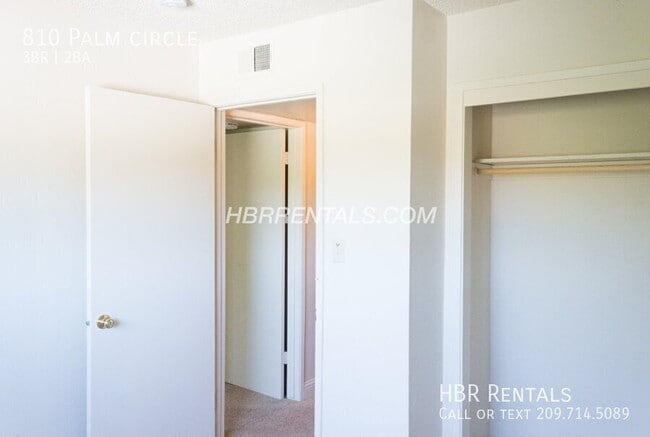 Building Photo - 810 Palm Cir