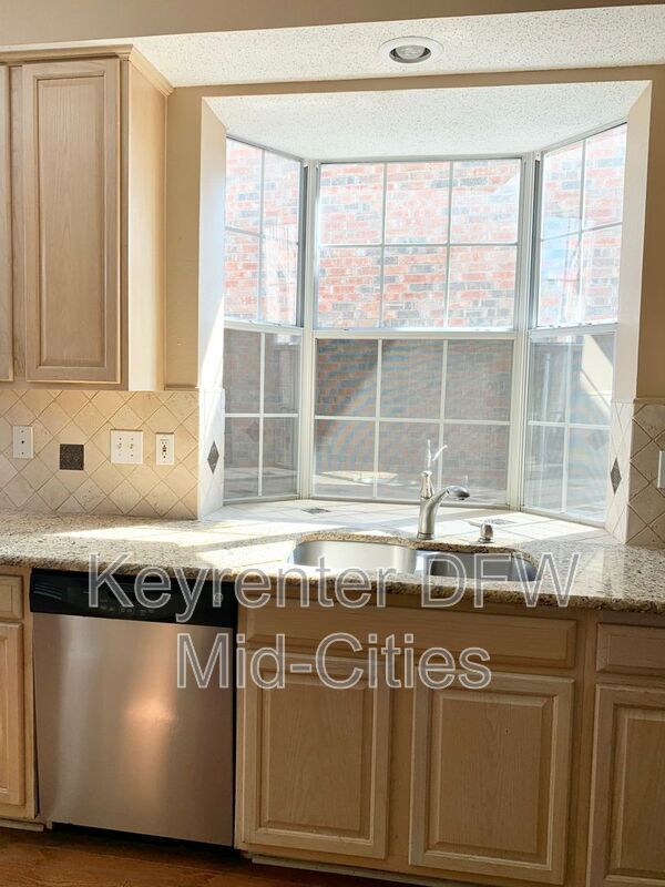 Building Photo - 8702 Saddlehorn Dr