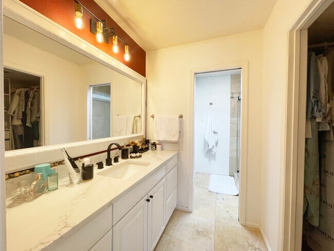 Building Photo - 5143 N 76th Pl