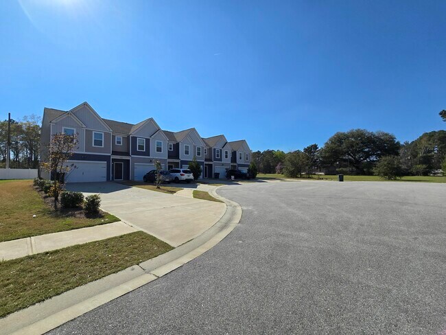 Building Photo - 1922 Flagpole Dr