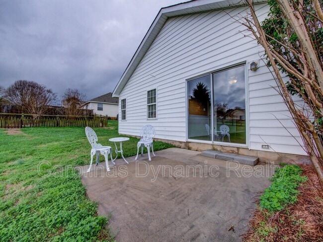 Building Photo - 905 Milkfarm Ct