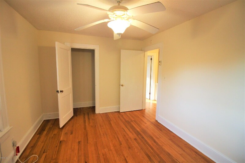 Building Photo - 505 S Oak St