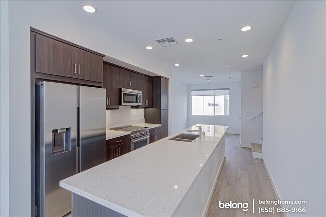 Building Photo - 105 Uptown Cir