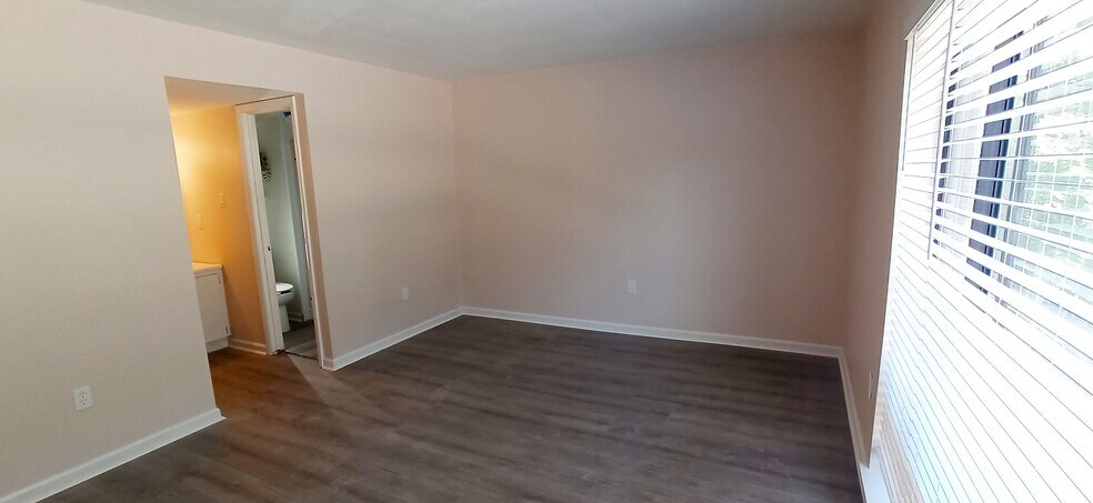 Bedroom # 1: Master, 15 ft. x 12 ft. - 124 Roberts Ln