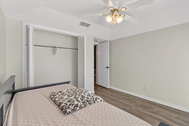 Building Photo - 5410 Fox Run Dr
