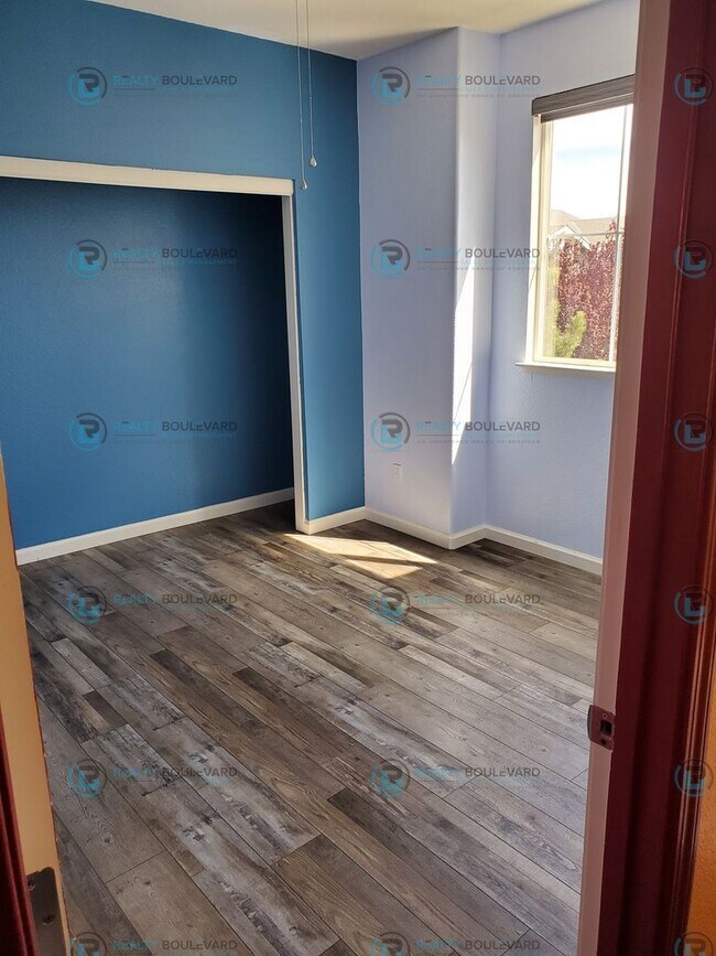 Building Photo - 4 Br 3 Bathroom Gorgeous and Unique Two-St...