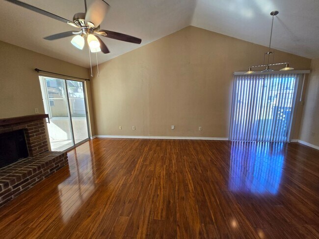 Building Photo - 3/2 in Northridge