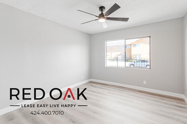 Building Photo - 15405 Vanowen St