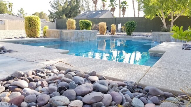 Building Photo - 7015 W El Parque Ave