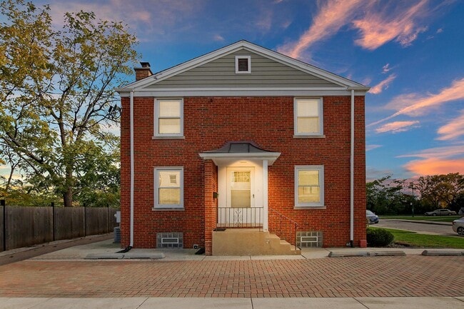 Building Photo - 5068 N Parkside Ave