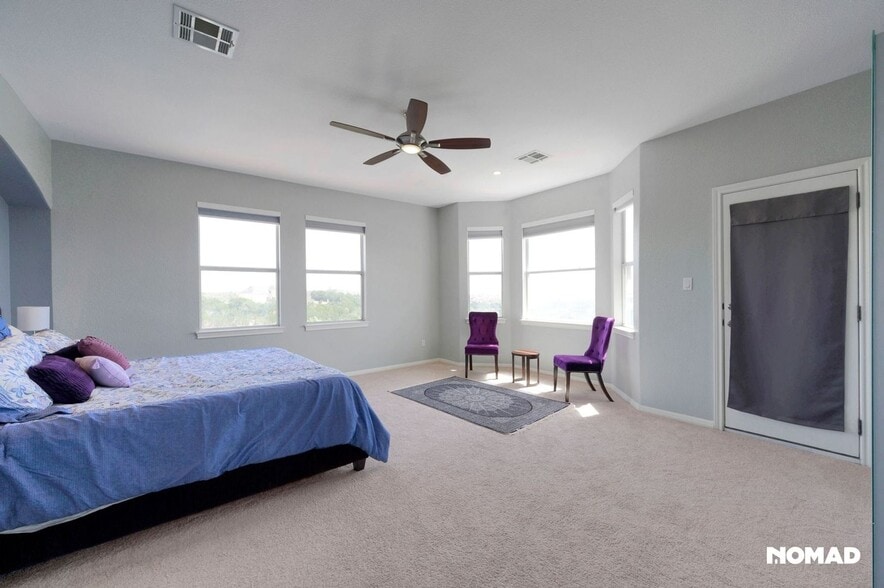 Building Photo - 1015 La Cantera