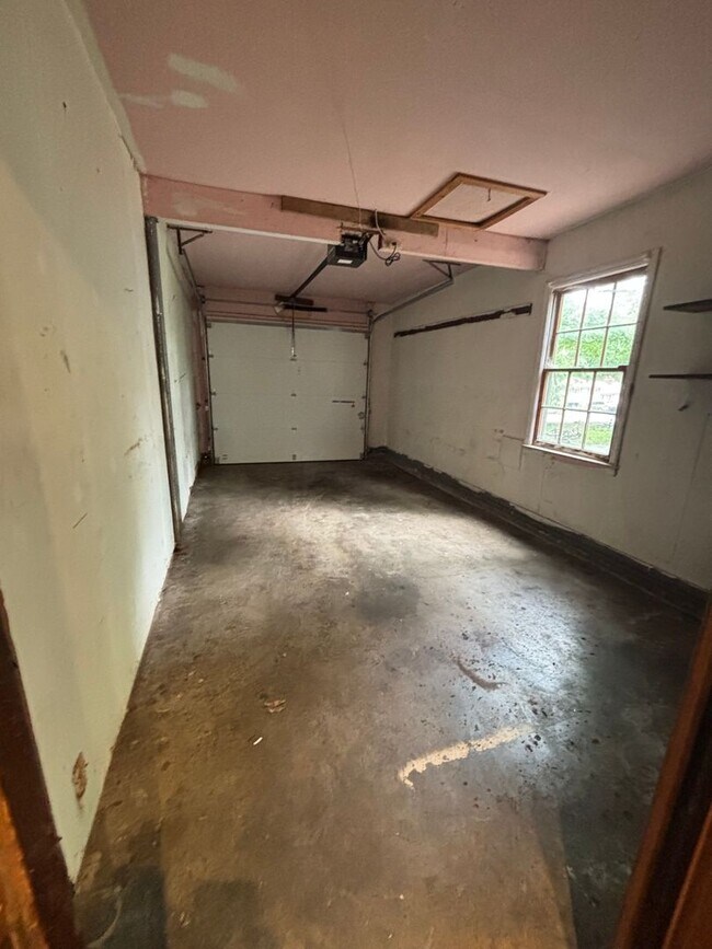 Building Photo - 3 Bedroom 1 Bath Home For Rent