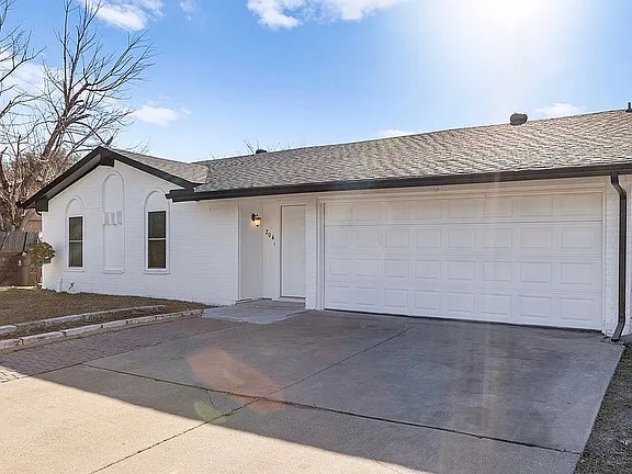 Building Photo - 204 Pebblebrook St