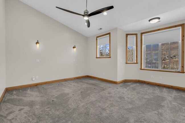 Building Photo - Canyon Links Townhomne