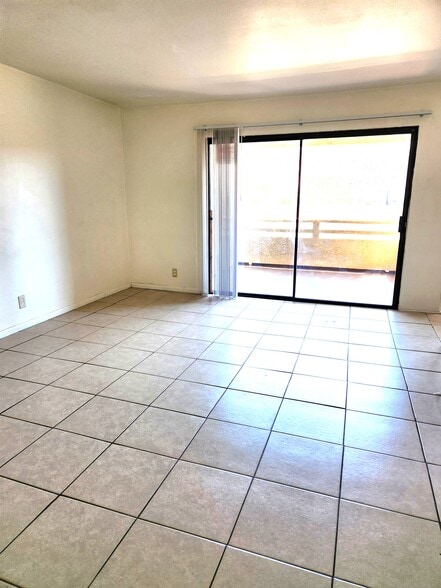 Living Area - 28323 Hillfield Ln
