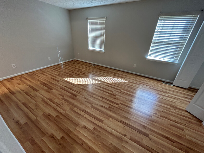 Building Photo - Room in House on Beaverwood Dr
