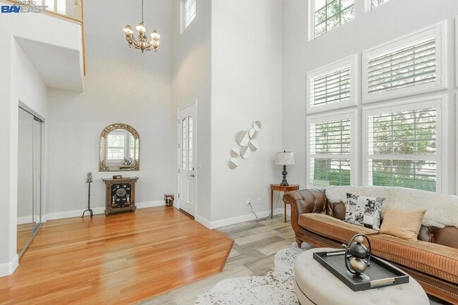Building Photo - Live Exceptionally in This Peaceful Willow Glen Executive Home; 4 bed/ 4.5 bath
