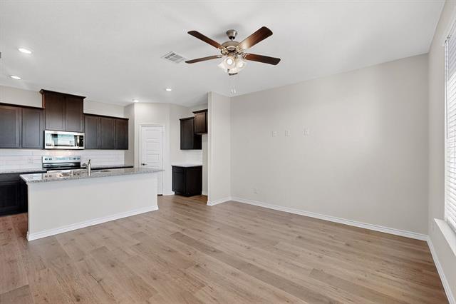 Building Photo - 740 Thorn Crk Dr