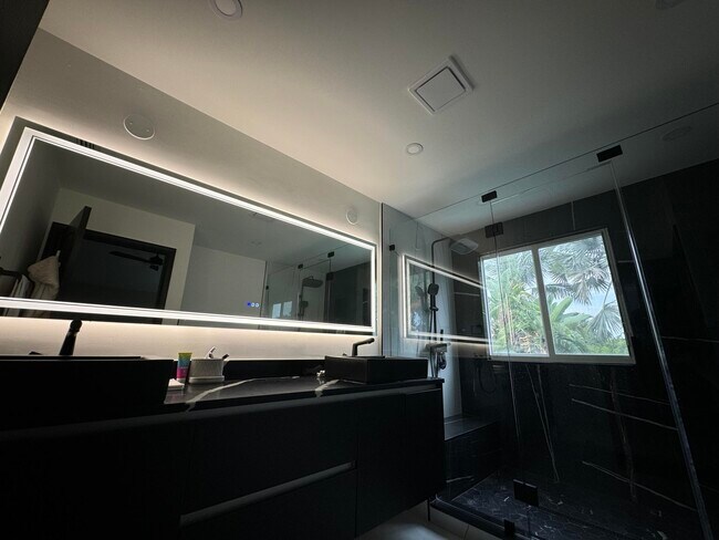 Building Photo - 10366 Buena Ventura Dr