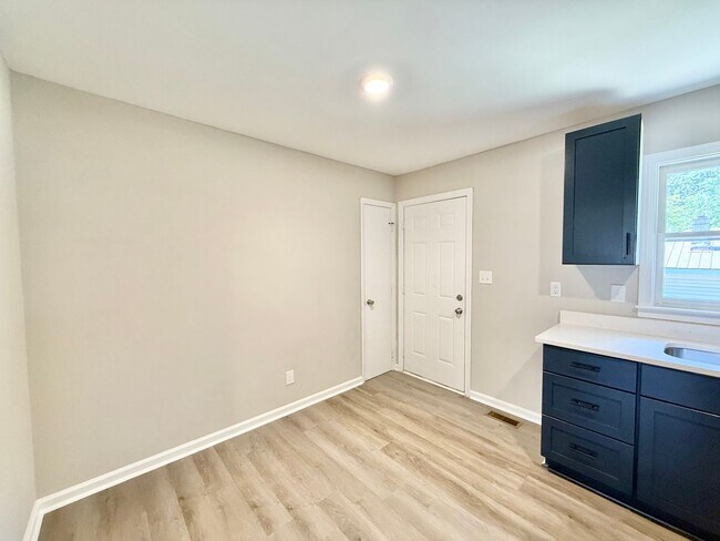 Building Photo - Johnson Street [2 UNITS]