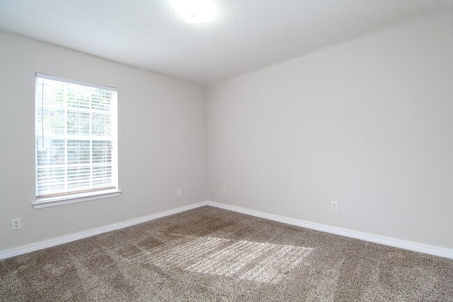 Building Photo - Updated 3BR/1BA Patio Home in Northeast Pe...