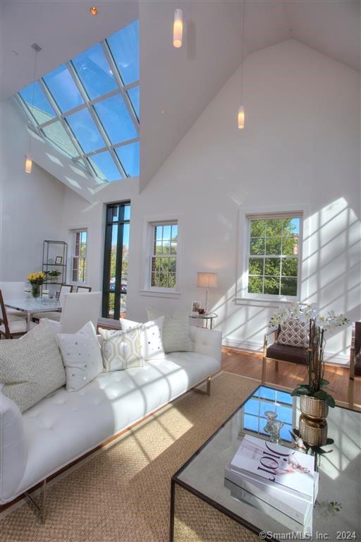 Building Photo - 5 Church Ln